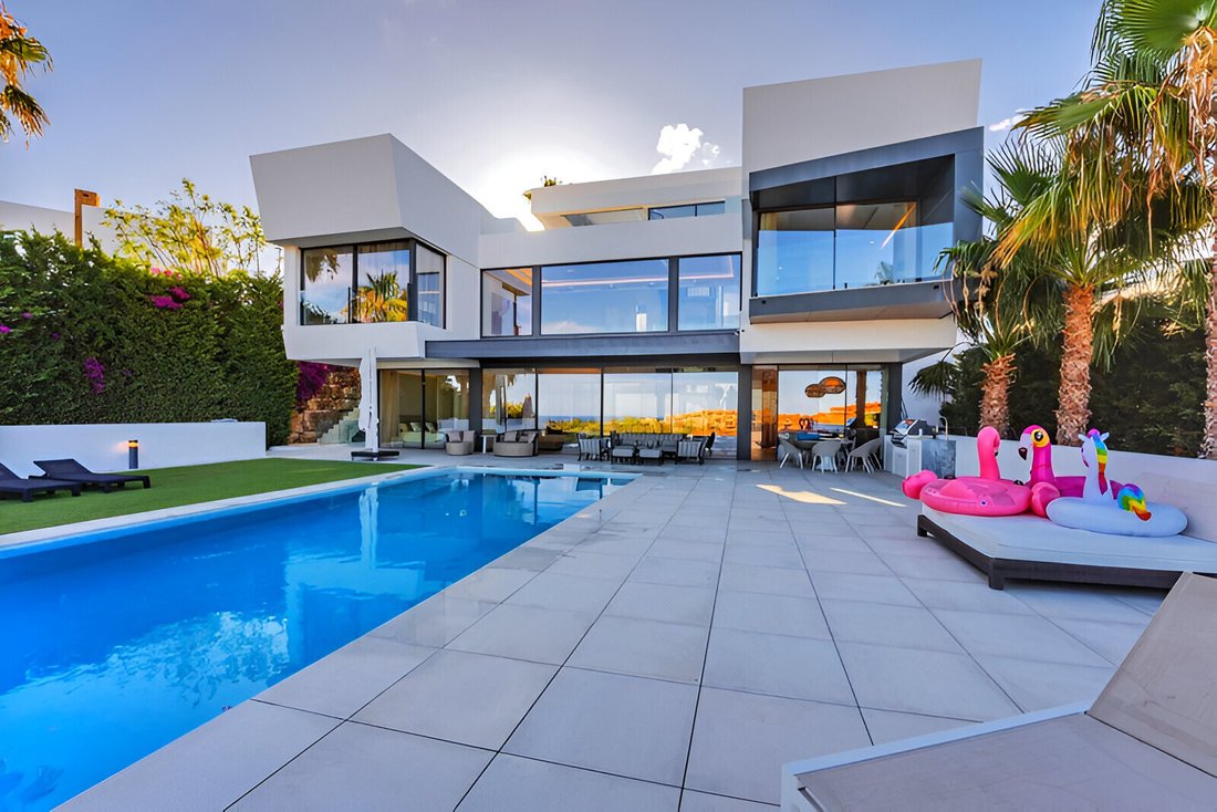 Villa in Benahavis, Andalusia, Spain 1 - 16110987