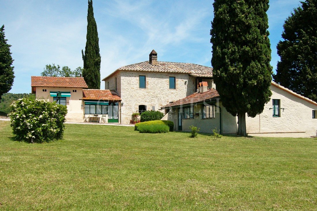 Country House in Corciano, Umbria, Italy 2 - 16113244