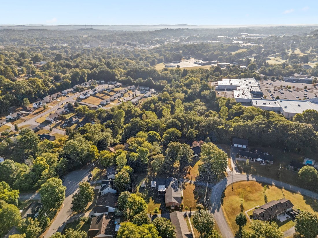 Land in Columbia, Tennessee, United States 4 - 16110209
