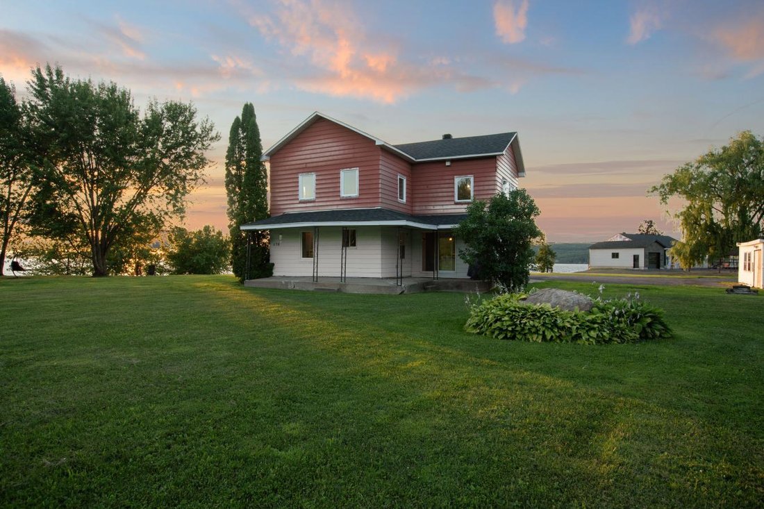 House in L'Orignal, Ontario, Canada 2 - 16111143