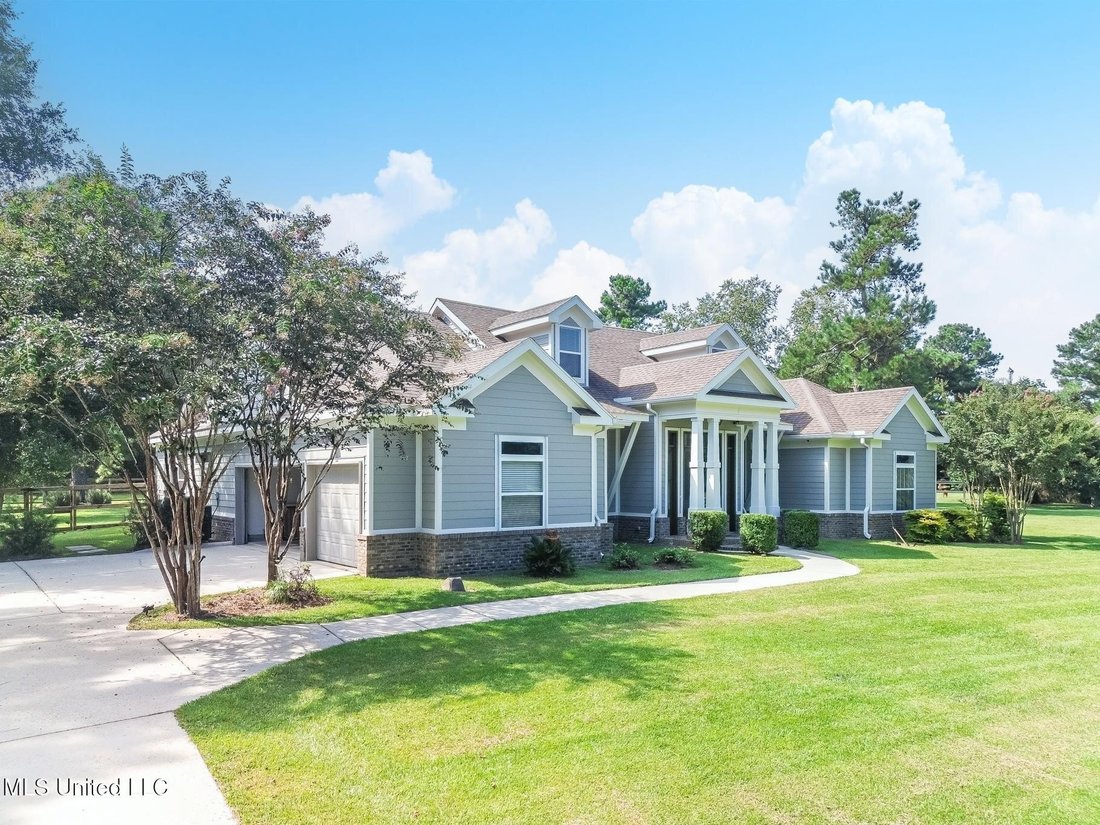 House in Pass Christian, Mississippi, United States 1 - 16109261