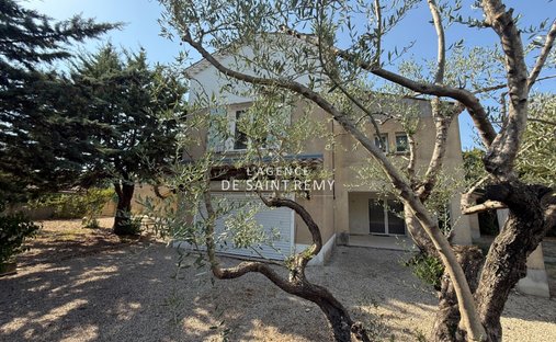 Villa in Saint-Rémy-de-Provence, Provence-Alpes-Côte d'Azur, France 1