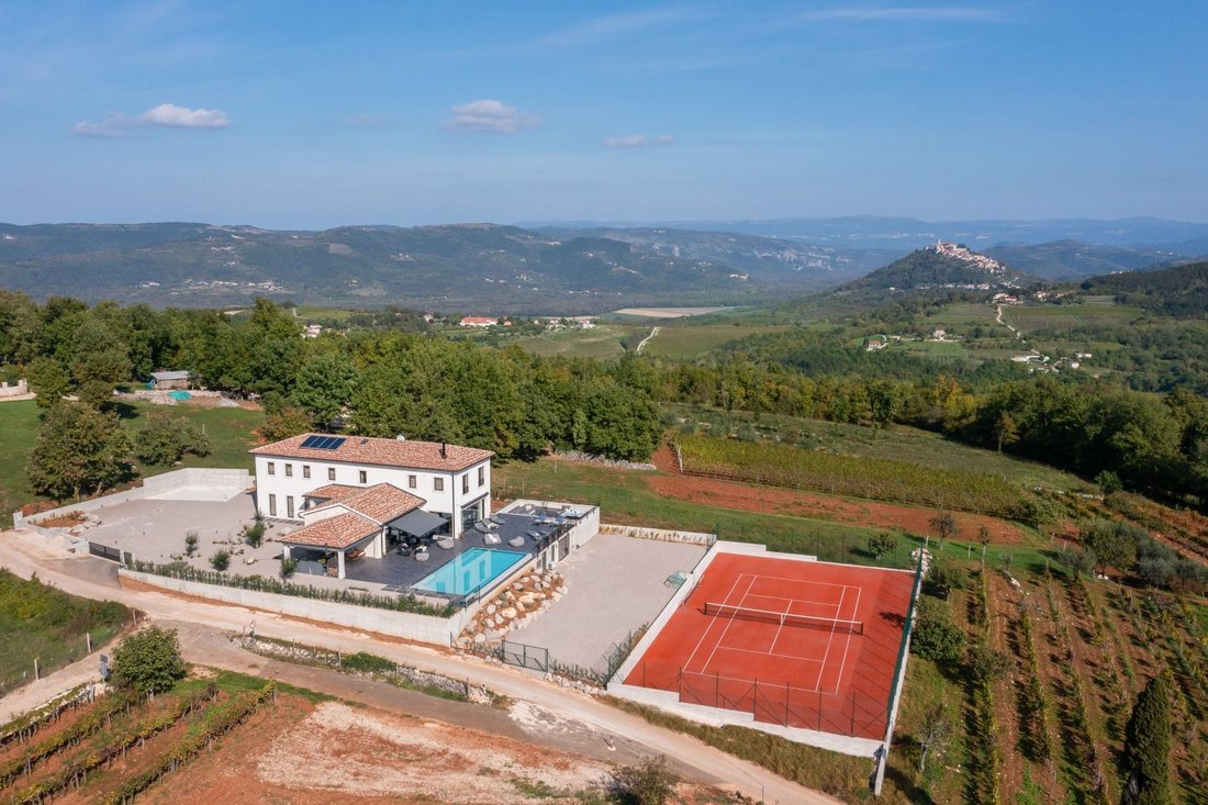 Villa in Karojba, Istria County, Croatia 2 - 16107336