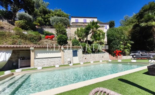 Villa in Menton, Provence-Alpes-Côte d'Azur, France 1