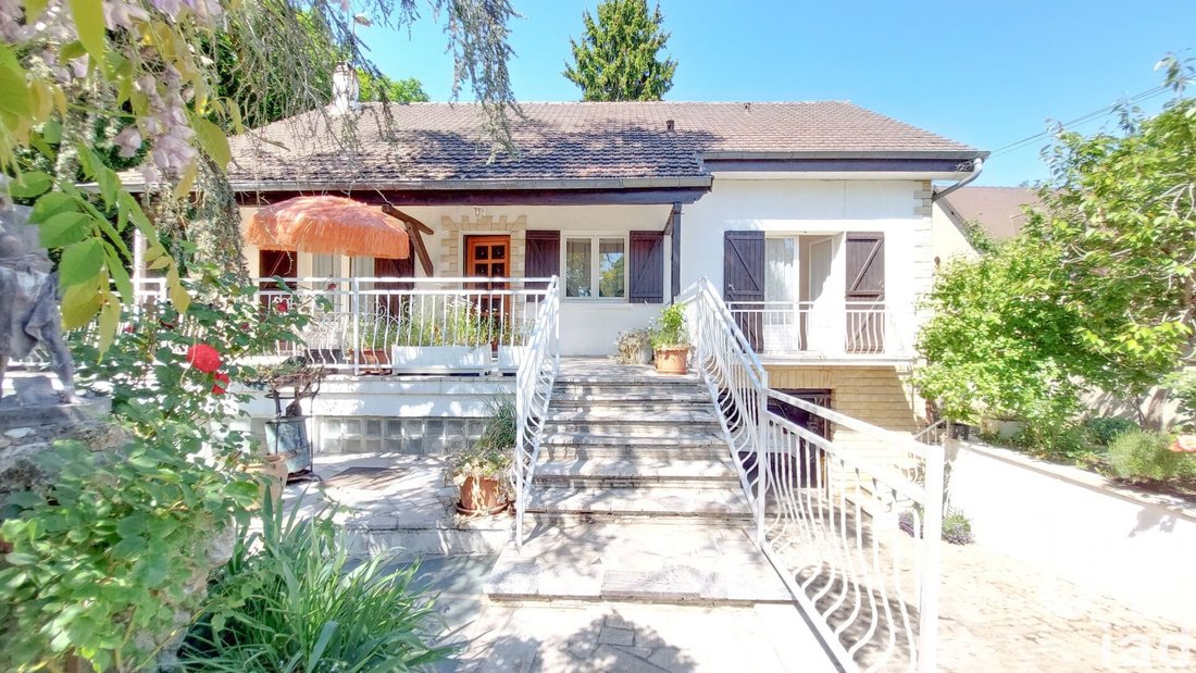 House in Le Mesnil-Saint-Denis, Ile-de-France, France 1 - 16109222