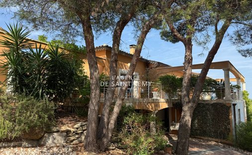 Villa in Les Cariatides, Beaucaire, France 1