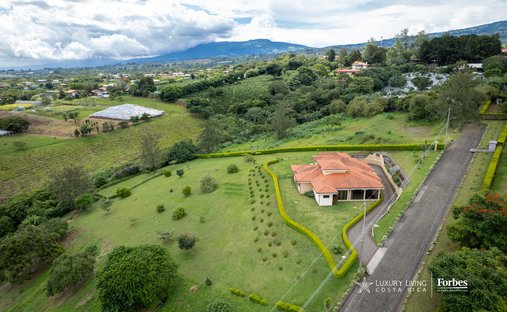 House in Purabá, Heredia Province, Costa Rica 1