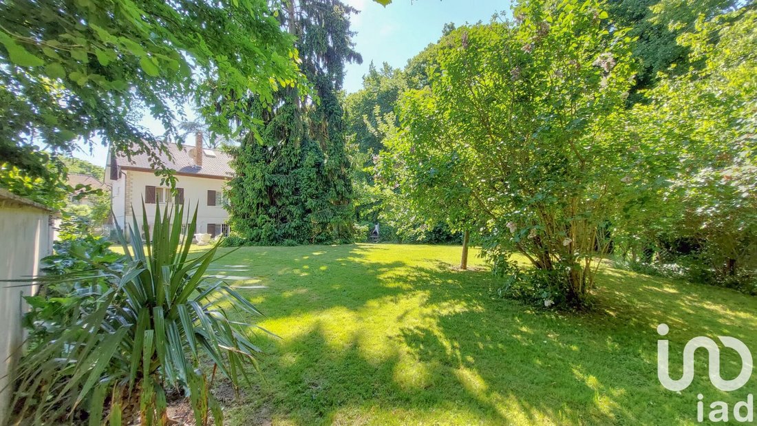 House in Le Mesnil-Saint-Denis, Ile-de-France, France 3 - 16109222