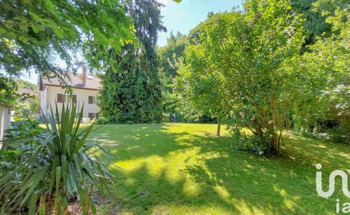 House in Le Mesnil-Saint-Denis, Ile-de-France, France 1