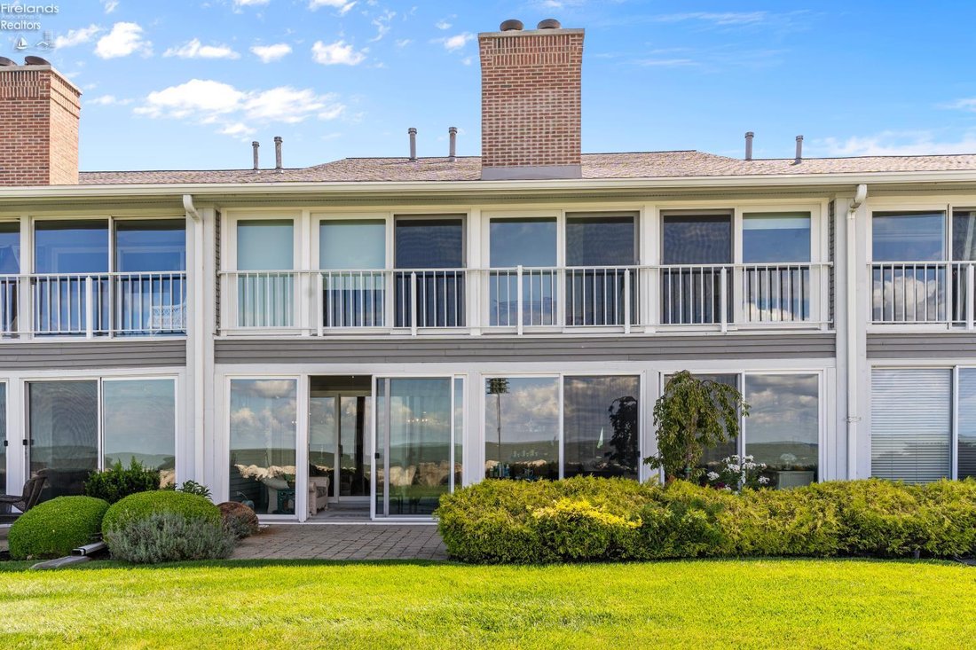 Condo in Port Clinton, Ohio, United States 3 - 16110331