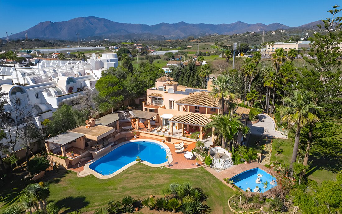 Villa in Cancelada, Estepona, Andalusia 1 - 16110856