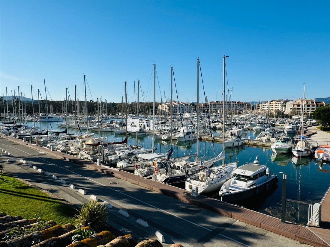 Apartment in Est, Cogolin, France 1 - 16109609