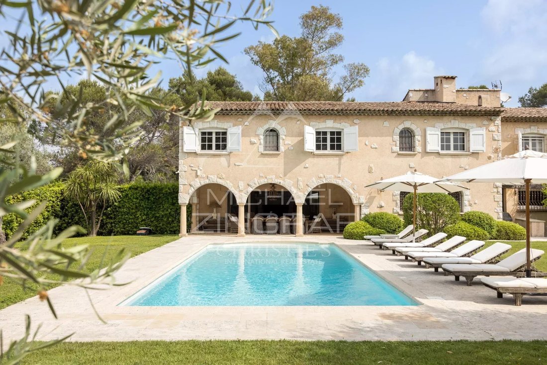 Villa in Mougins, Provence-Alpes-Côte d'Azur, France 1 - 16108425