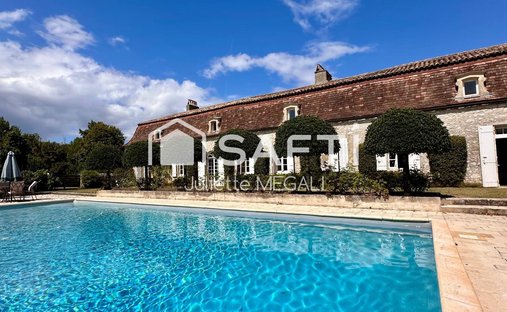 Castle for Sale in Montcaret, Nouvelle-Aquitaine, France