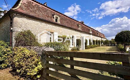 Castle for Sale in Montcaret, Nouvelle-Aquitaine, France