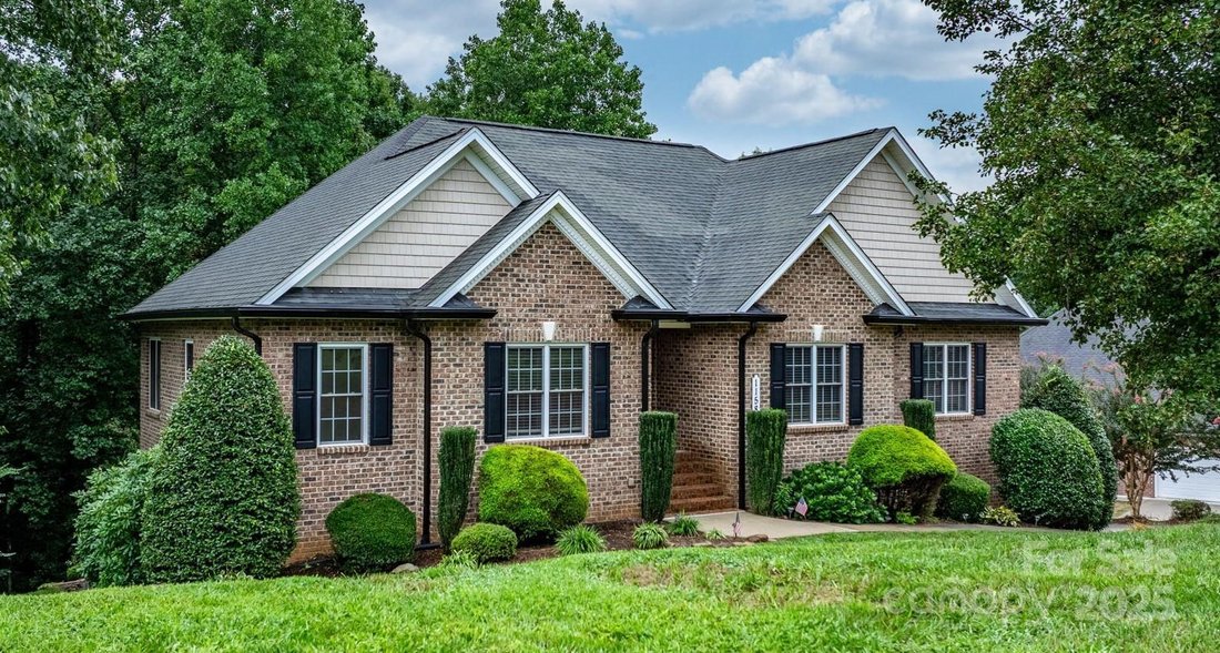 House in Hickory, North Carolina, United States 1 - 16108191
