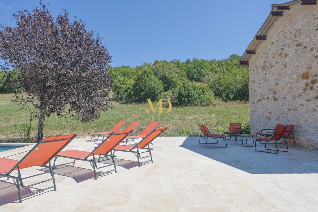 Whispers of Provence: A 10th-Century Farmhouse Reborn in Stone and Light