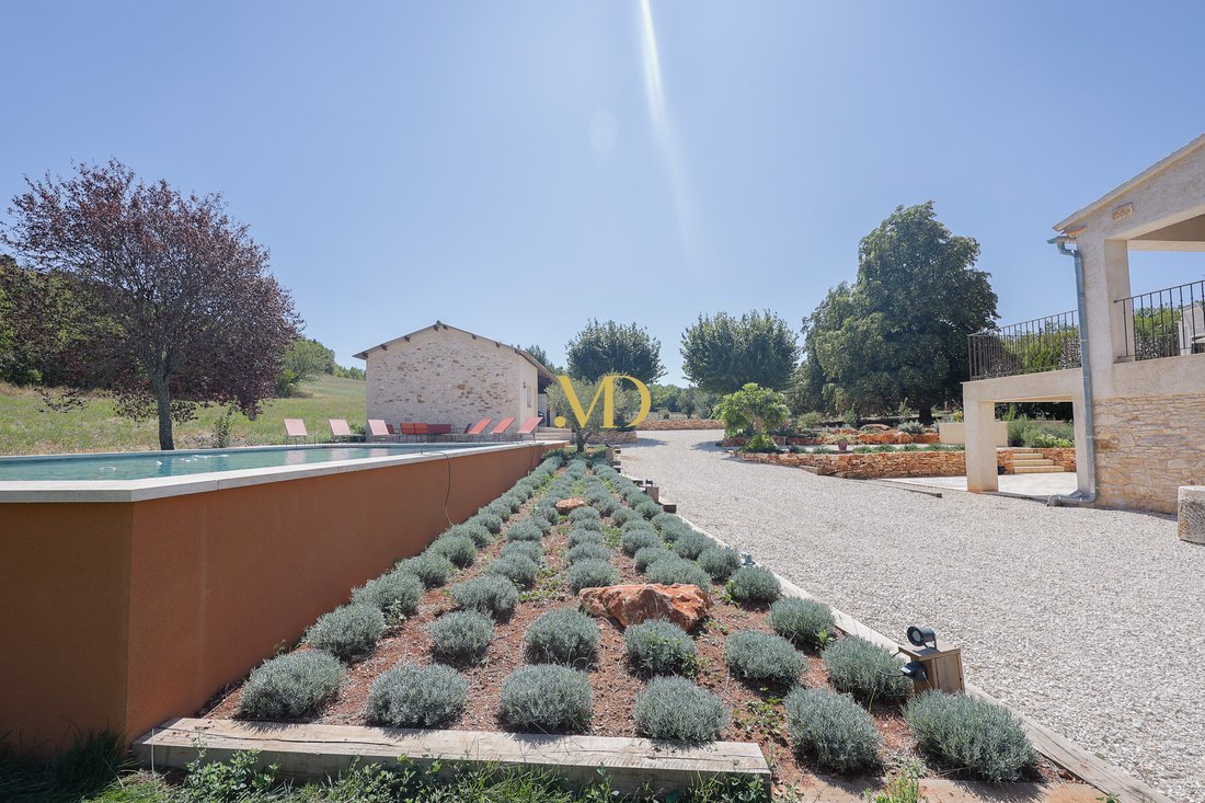 Whispers of Provence: A 10th-Century Farmhouse Reborn in Stone and Light