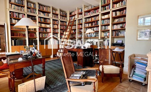 Castle for Sale in Montcaret, Nouvelle-Aquitaine, France