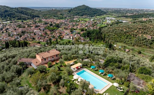 House in Piano di Mommio, Massarosa, Tuscany 1