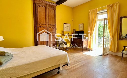 Castle for Sale in Montcaret, Nouvelle-Aquitaine, France