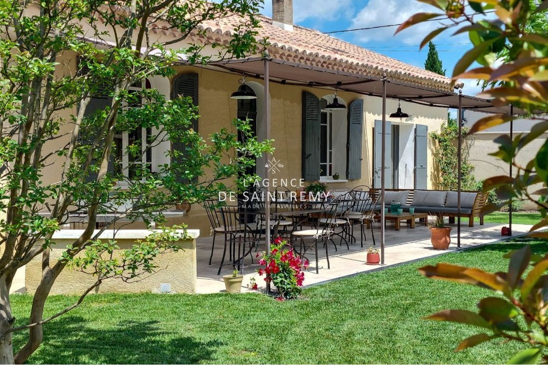 Villa in Saint-Rémy-de-Provence, Provence-Alpes-Côte d'Azur, France 2 - 16090699