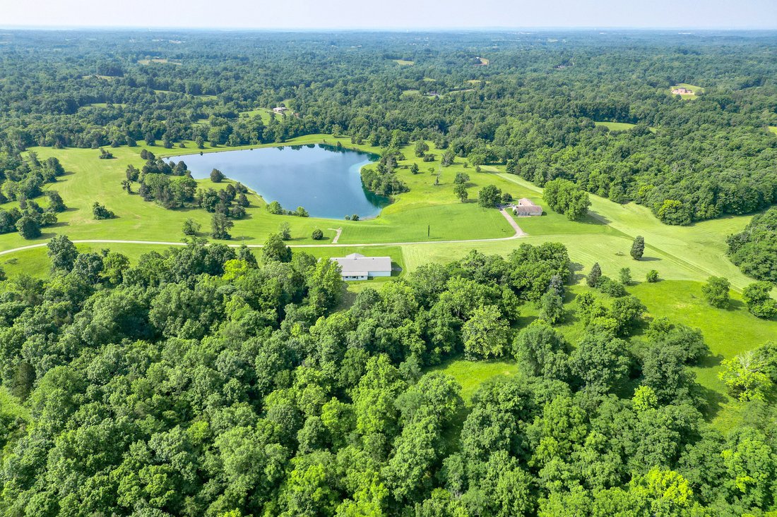 Farm Ranch in Watterson Park, Kentucky, United States 1 - 16114421