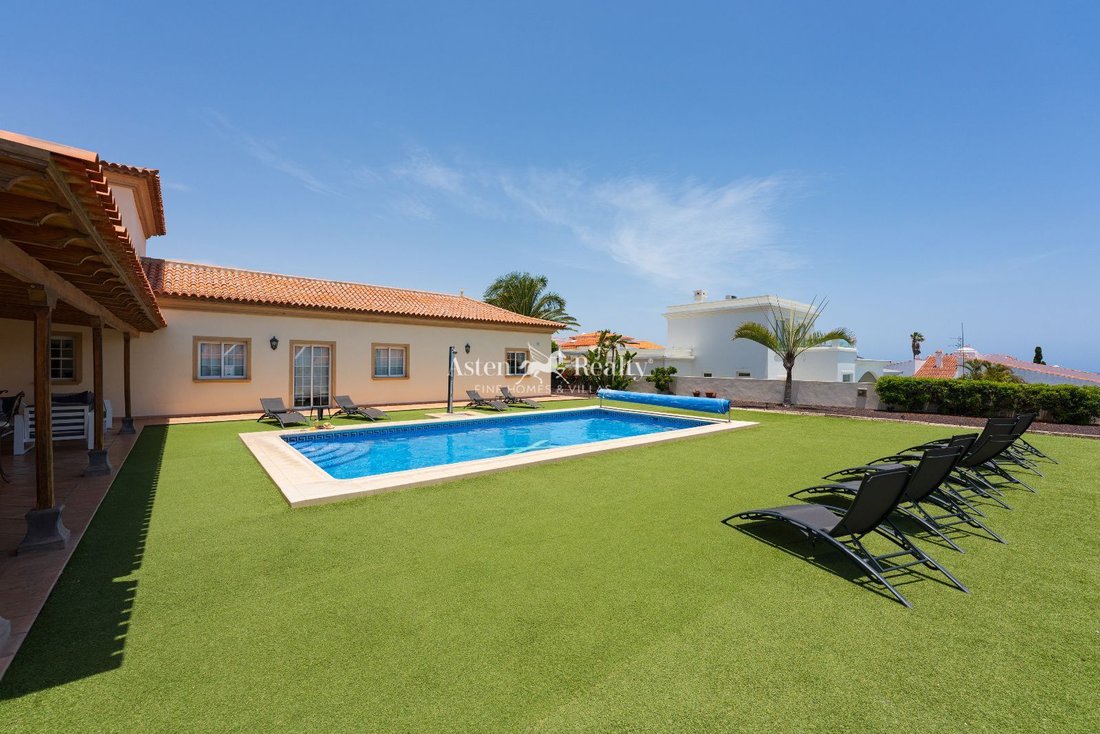 Villa in San Miguel de Abona, Canary Islands, Spain 2 - 16108496