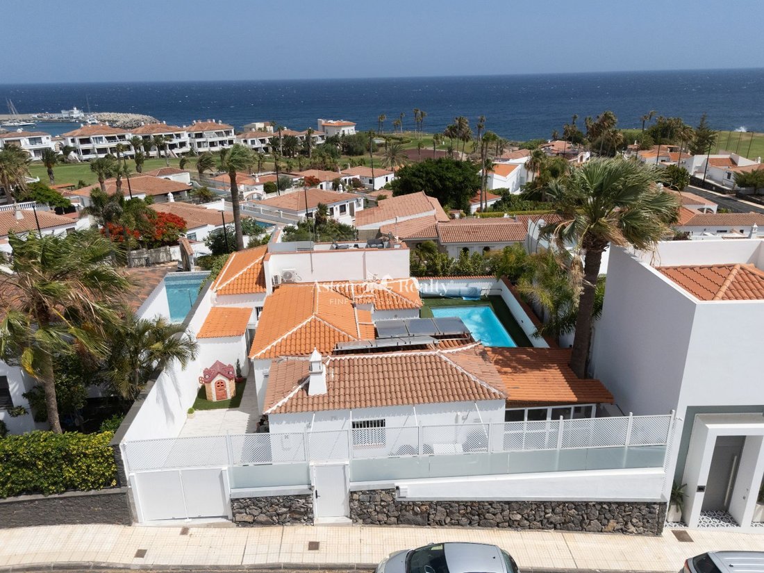 Villa in San Miguel de Abona, Canary Islands, Spain 2 - 16108523
