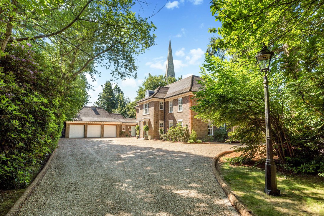 House in Kingswood, Reigate and Banstead, England 1 - 16109710