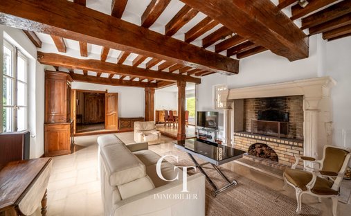 House in Bas Buc, Buc, France 1