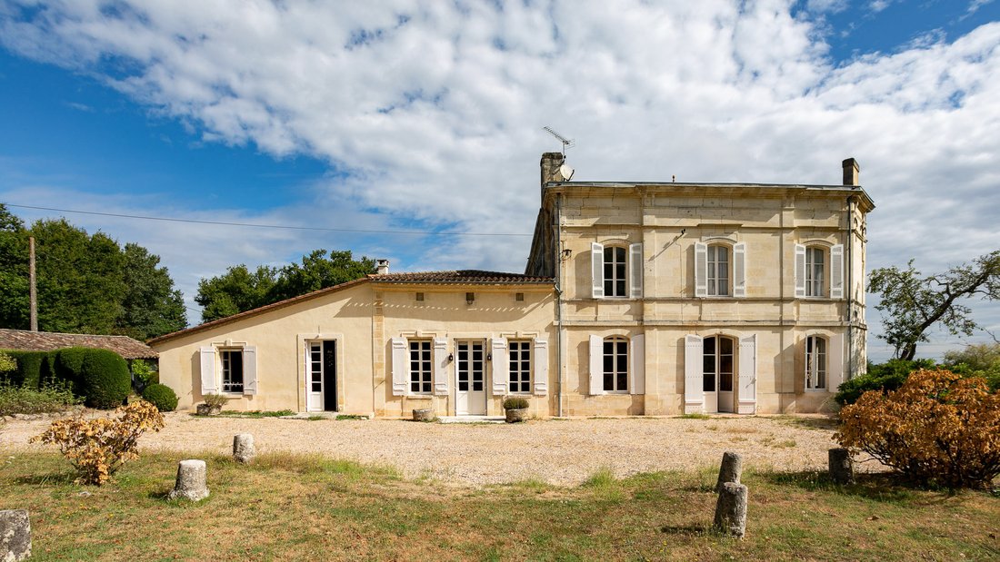 House in Saint-Martin-de-Laye, Nouvelle-Aquitaine, France 1 - 16116113