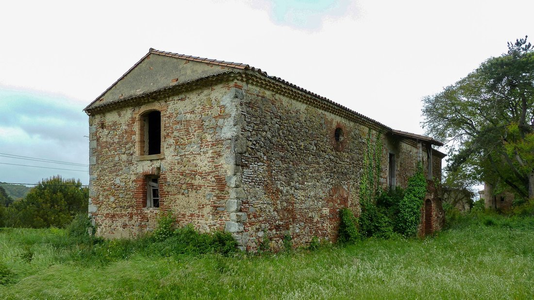 Villarzel: A 15th-Century Château Awaits Its Renaissance in Occitanie’s Golden Hills