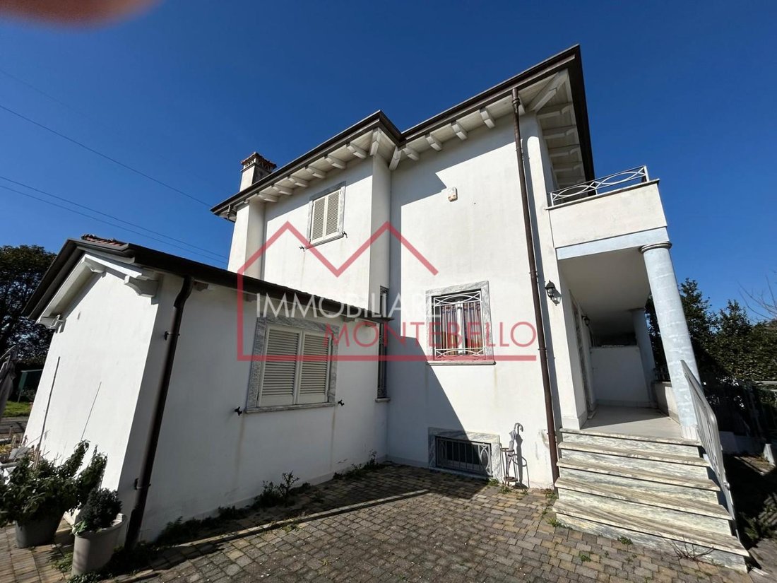 Country House in Capezzano Pianore, Camaiore, Tuscany 1 - 16117044