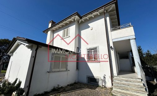 Country House in Capezzano Pianore, Camaiore, Tuscany 1