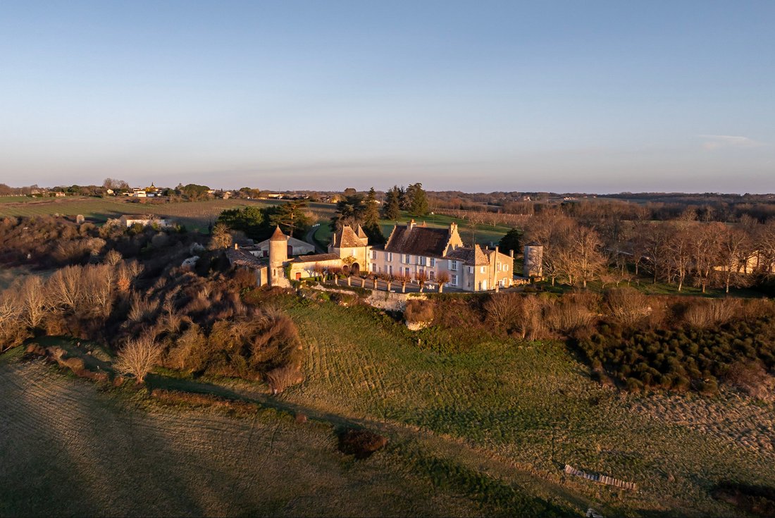 Estate in Saint-Sulpice-de-Faleyrens, Nouvelle-Aquitaine, France 1 - 16115888