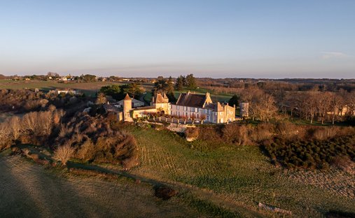 Estate in Saint-Sulpice-de-Faleyrens, Nouvelle-Aquitaine, France 1