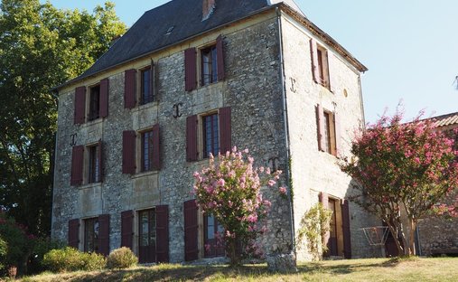 Estate in Beaumont-du-Perigord, Beaumontois en Périgord, France 1