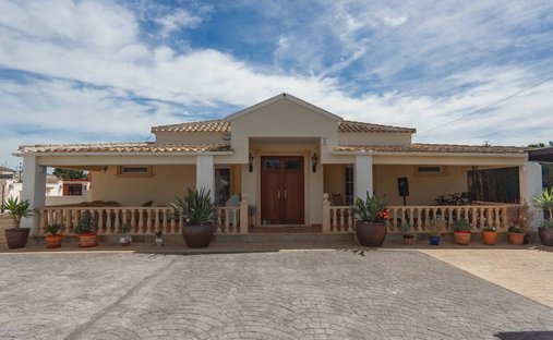 Villa in Almoradi, Valencian Community, Spain 1