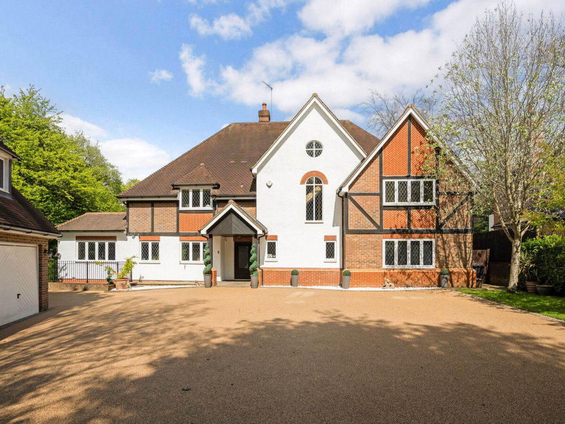 House in Beaconsfield, England 2 - 16117169