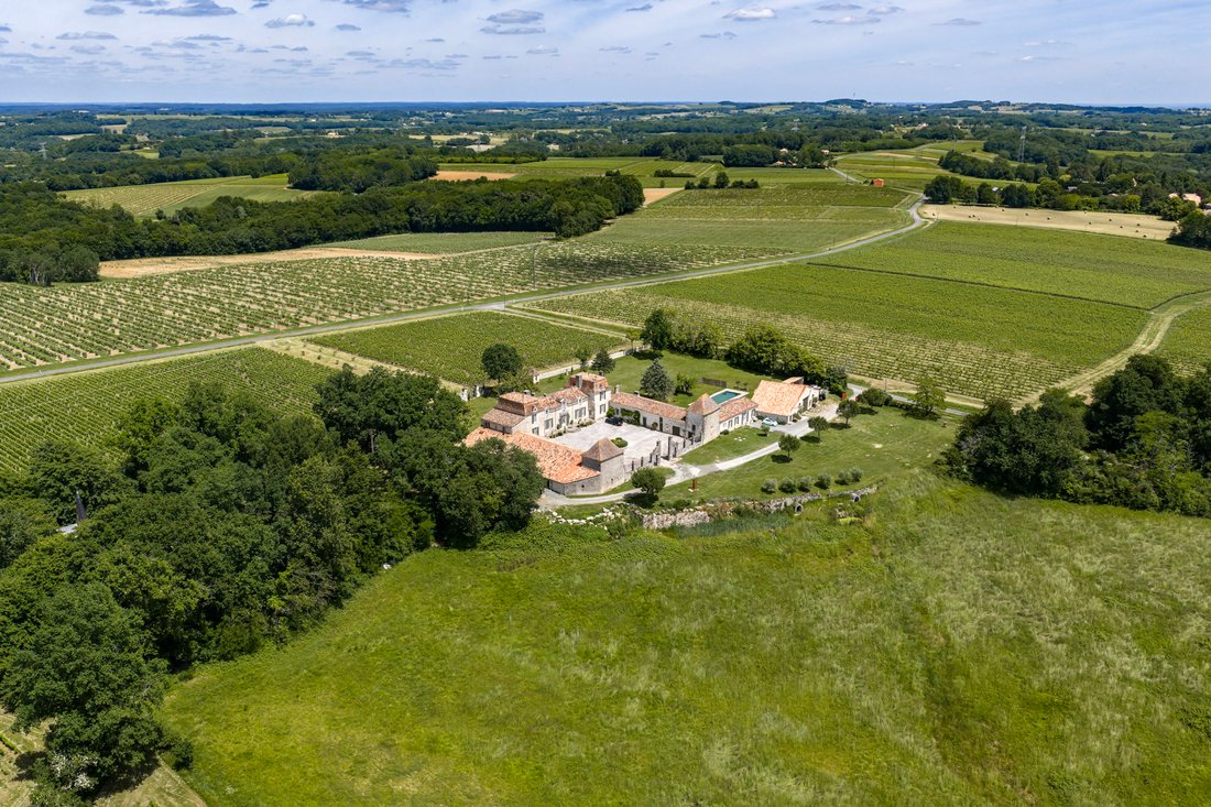 Estate in Liorac-sur-Louyre, Nouvelle-Aquitaine, France 2 - 16116082