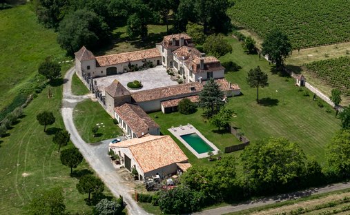Estate in Liorac-sur-Louyre, Nouvelle-Aquitaine, France 1