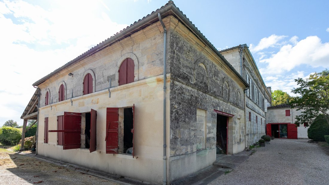 House in Saint-Martin-de-Laye, Nouvelle-Aquitaine, France 3 - 16116113
