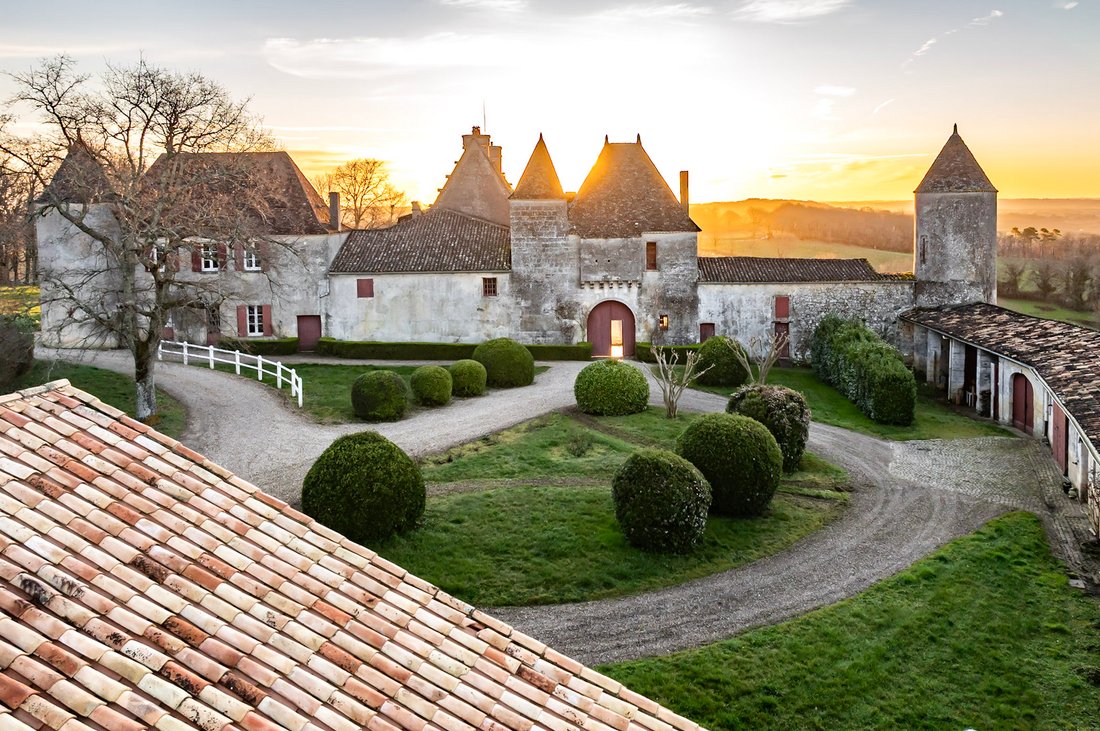 Estate in Saint-Sulpice-de-Faleyrens, Nouvelle-Aquitaine, France 3 - 16115888