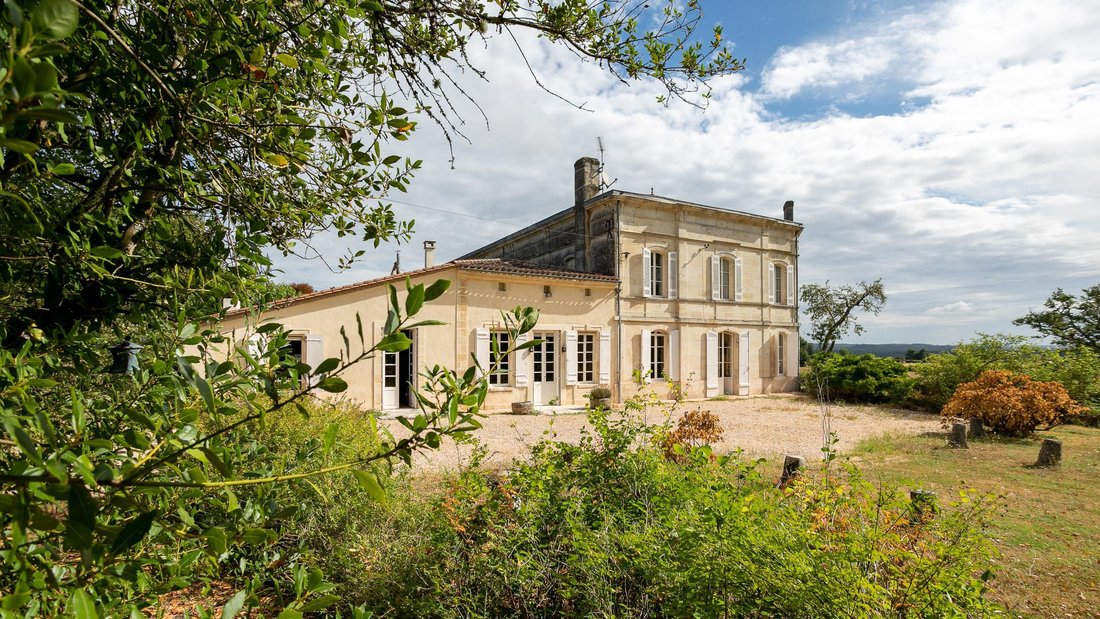 House in Saint-Martin-de-Laye, Nouvelle-Aquitaine, France 2 - 16116113