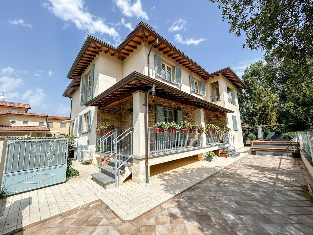 Country House in Capezzano Pianore, Camaiore, Tuscany 1 - 16117039