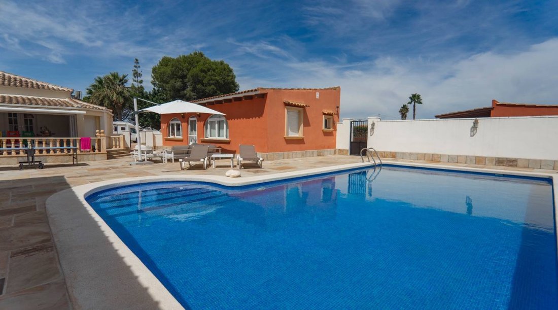 Villa in Almoradi, Valencian Community, Spain 2 - 16117067