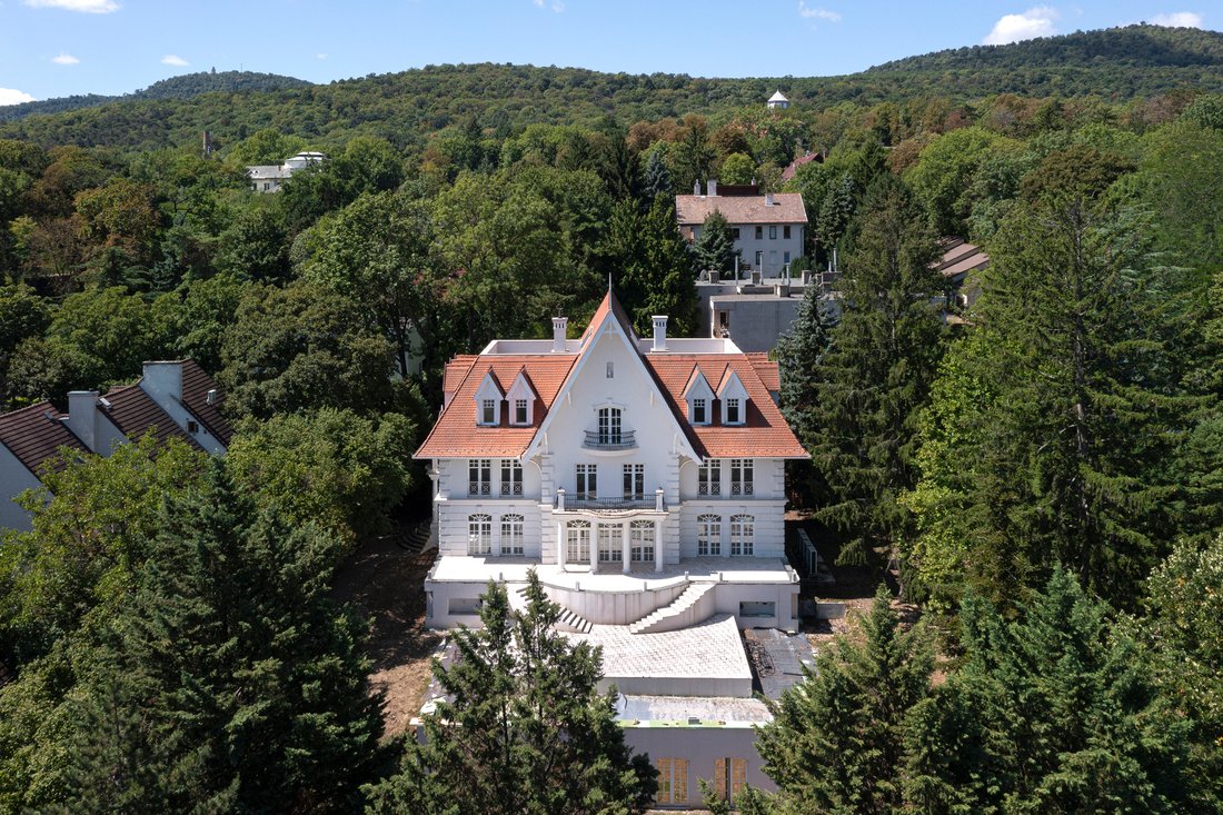House in Budapest, Hungary 1 - 16115772