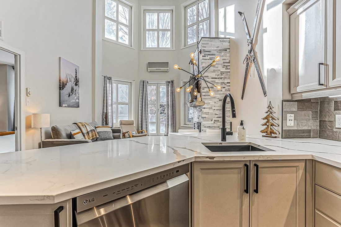 Condo in Mont-Tremblant, Quebec, Canada 1 - 16117331
