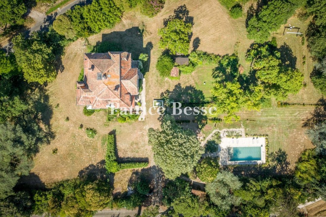 Whispers of the Arts & Crafts: A 1912 Manor’s Timeless Elegance in Occitanie